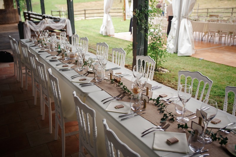 What NYC Wedding Planners Should Know About Same-Week Linen And Gown Turnaround
